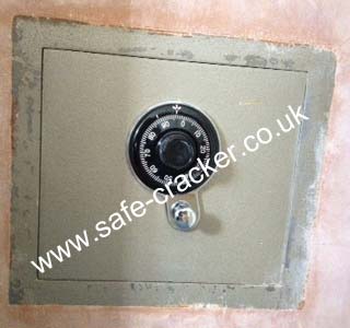 Chubb wall safe combination lock
